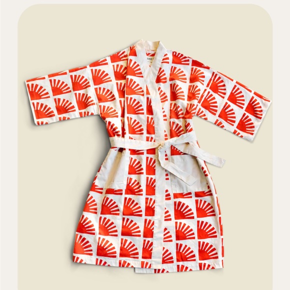 Wonder Valley Sunday Robe - Picture 4 of 9